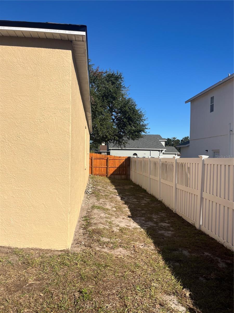 Image 26 of 39 For 13455 Silvercreek Drive