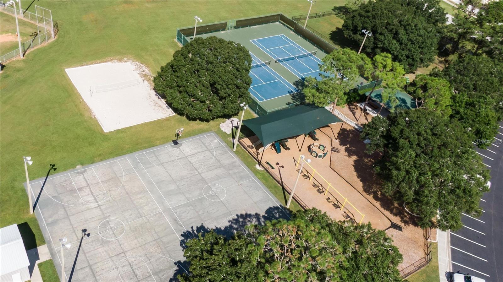 Listing photo id 38 for 13455 Silvercreek Drive