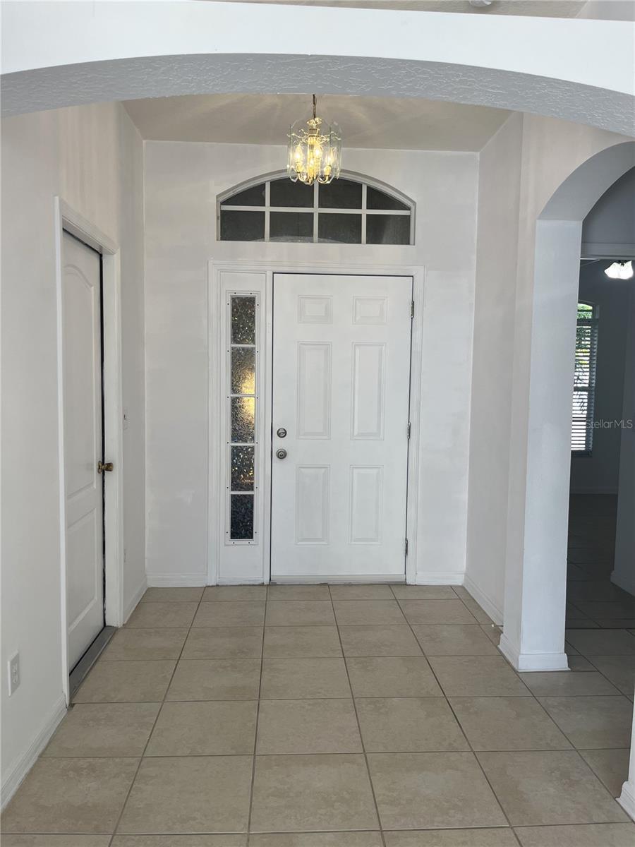 Image 8 of 39 For 13455 Silvercreek Drive