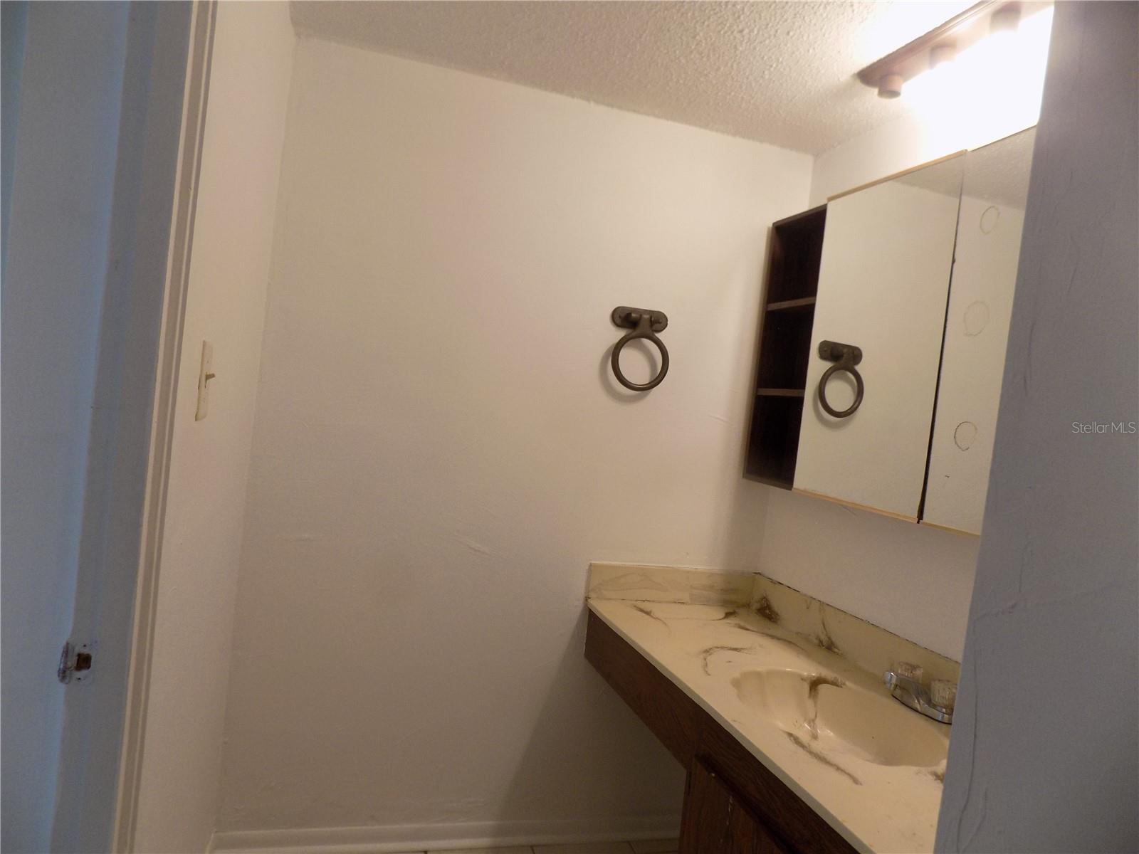 Image 18 of 25 For 2811 Archer Road X 201