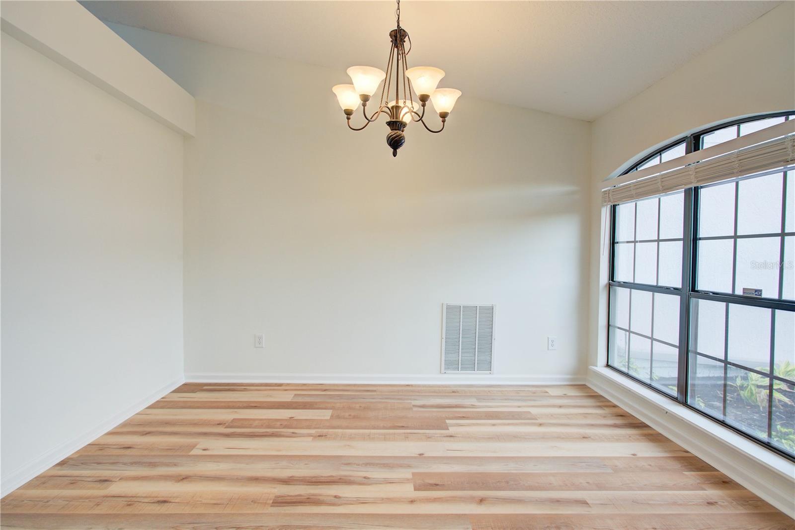 Image 13 of 70 For 10128 Lancashire Drive