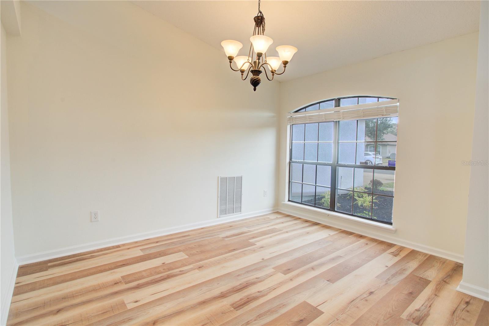 Image 14 of 70 For 10128 Lancashire Drive