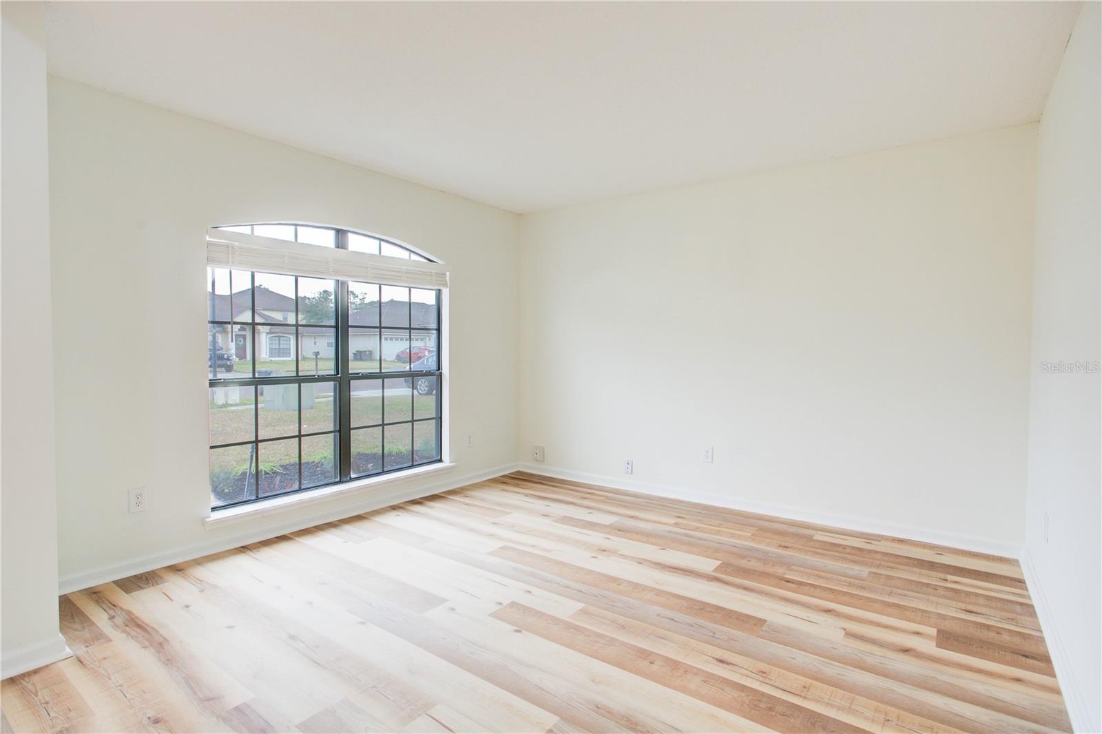 Image 15 of 70 For 10128 Lancashire Drive