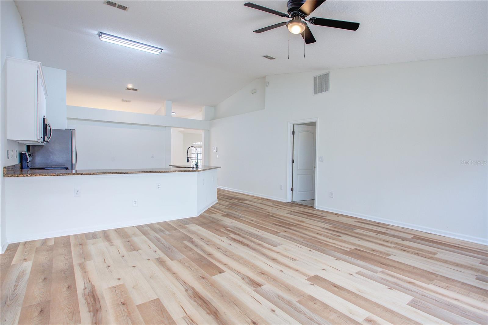 Image 23 of 70 For 10128 Lancashire Drive