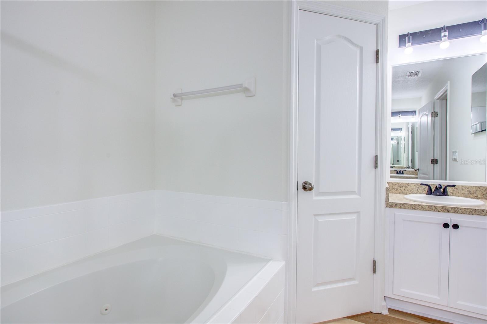 Image 35 of 70 For 10128 Lancashire Drive