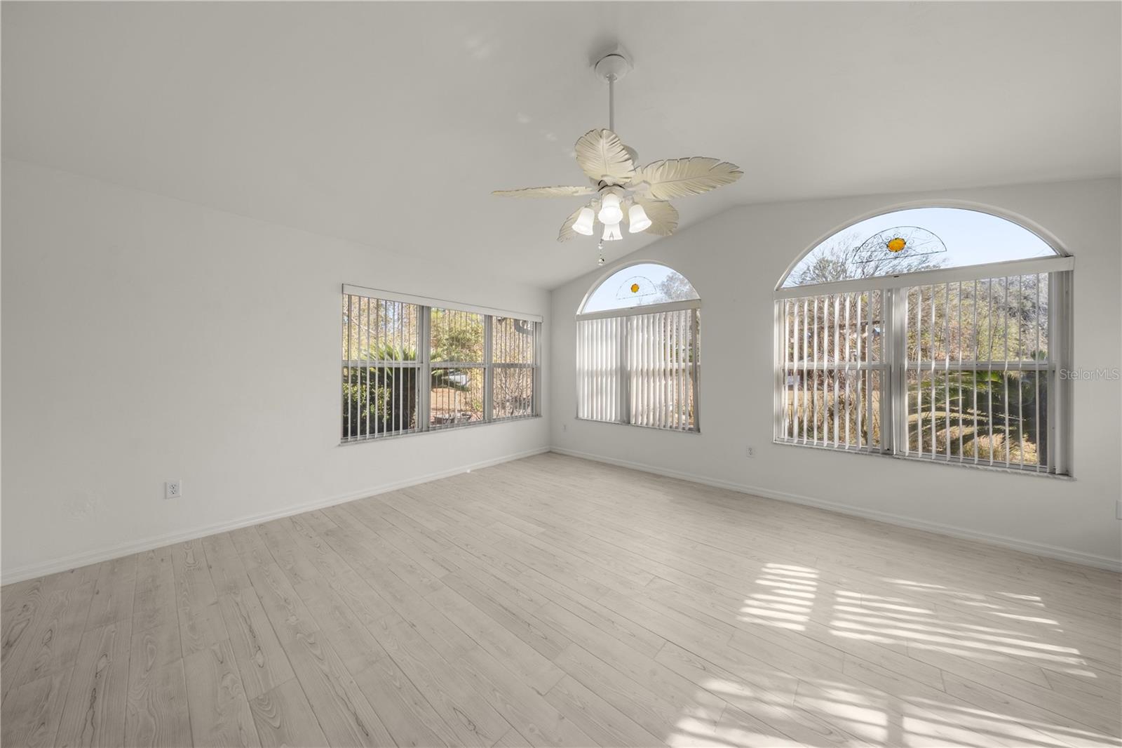 Image 18 of 47 For 18004 55th Place