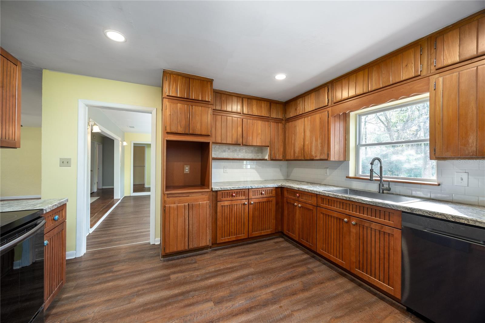 Image 16 of 35 For 2609 10th Avenue