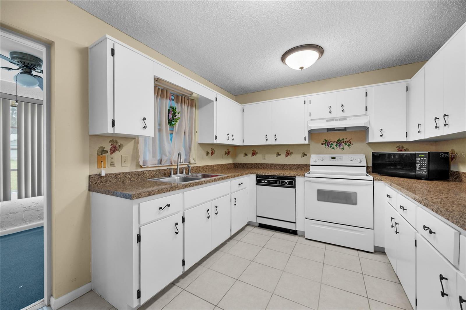 Image 10 of 23 For 8400 90th Street D