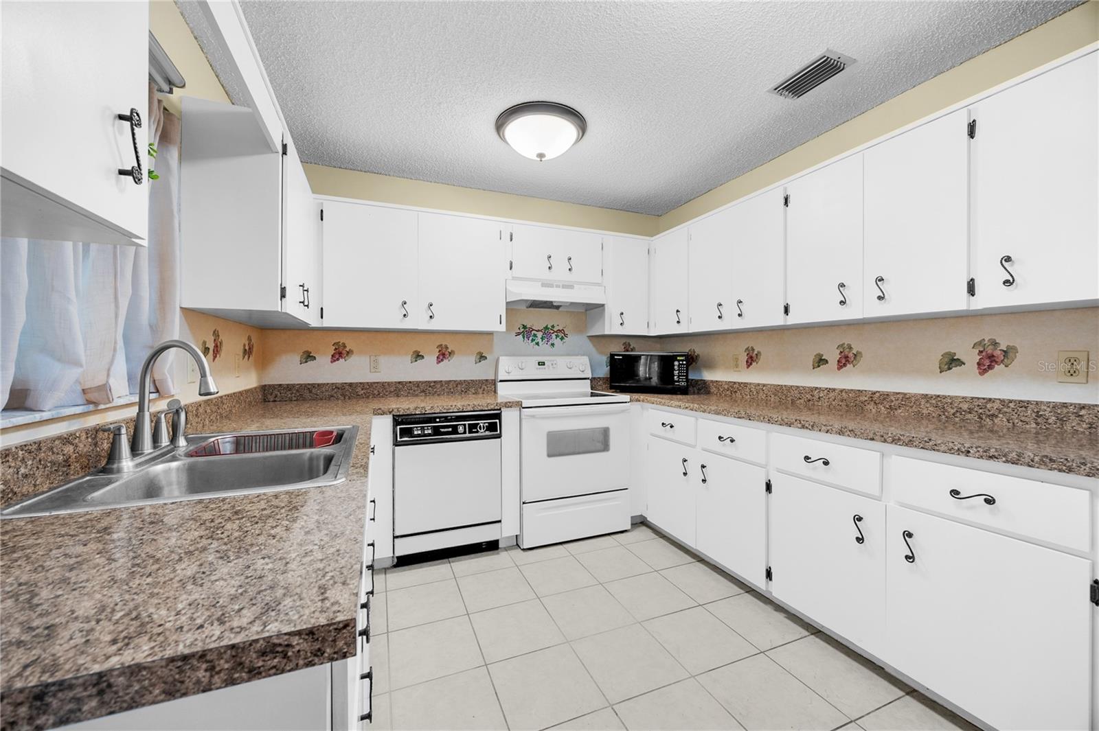 Image 9 of 23 For 8400 90th Street D