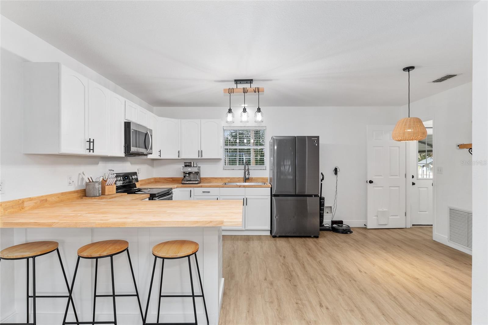 Image 10 of 38 For 1301 4th Avenue