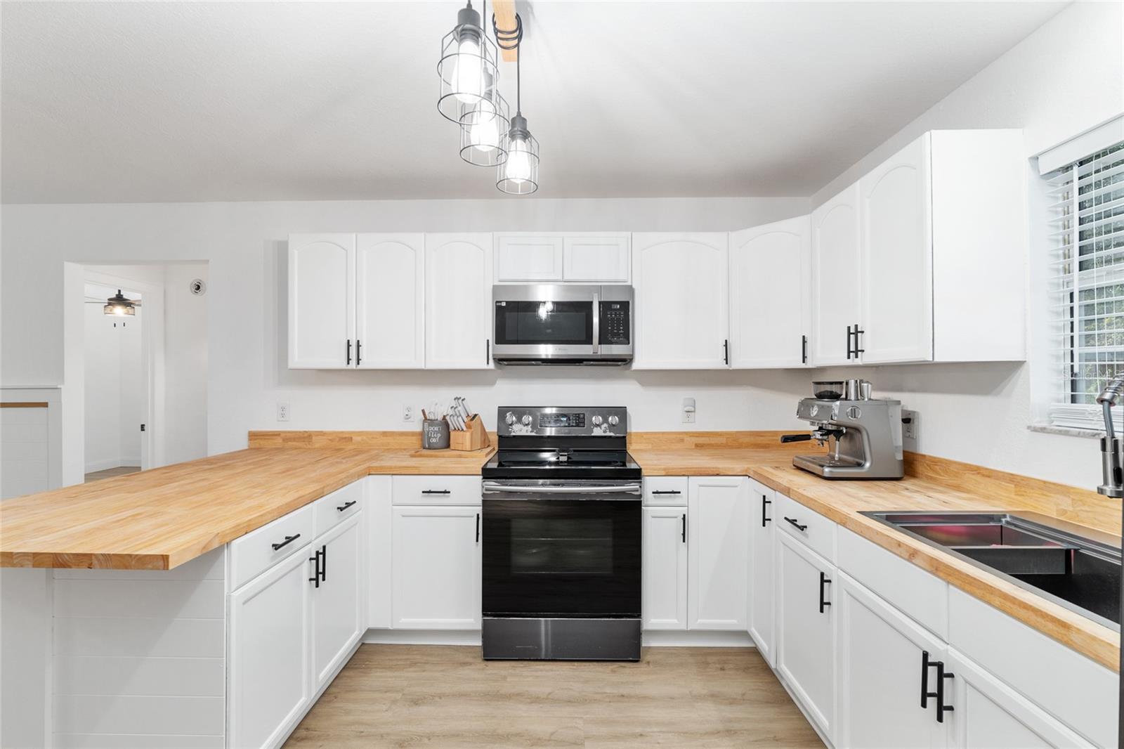 Image 13 of 38 For 1301 4th Avenue