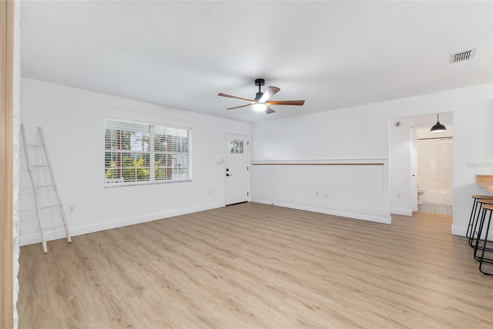 Image 9 of 38 For 1301 4th Avenue