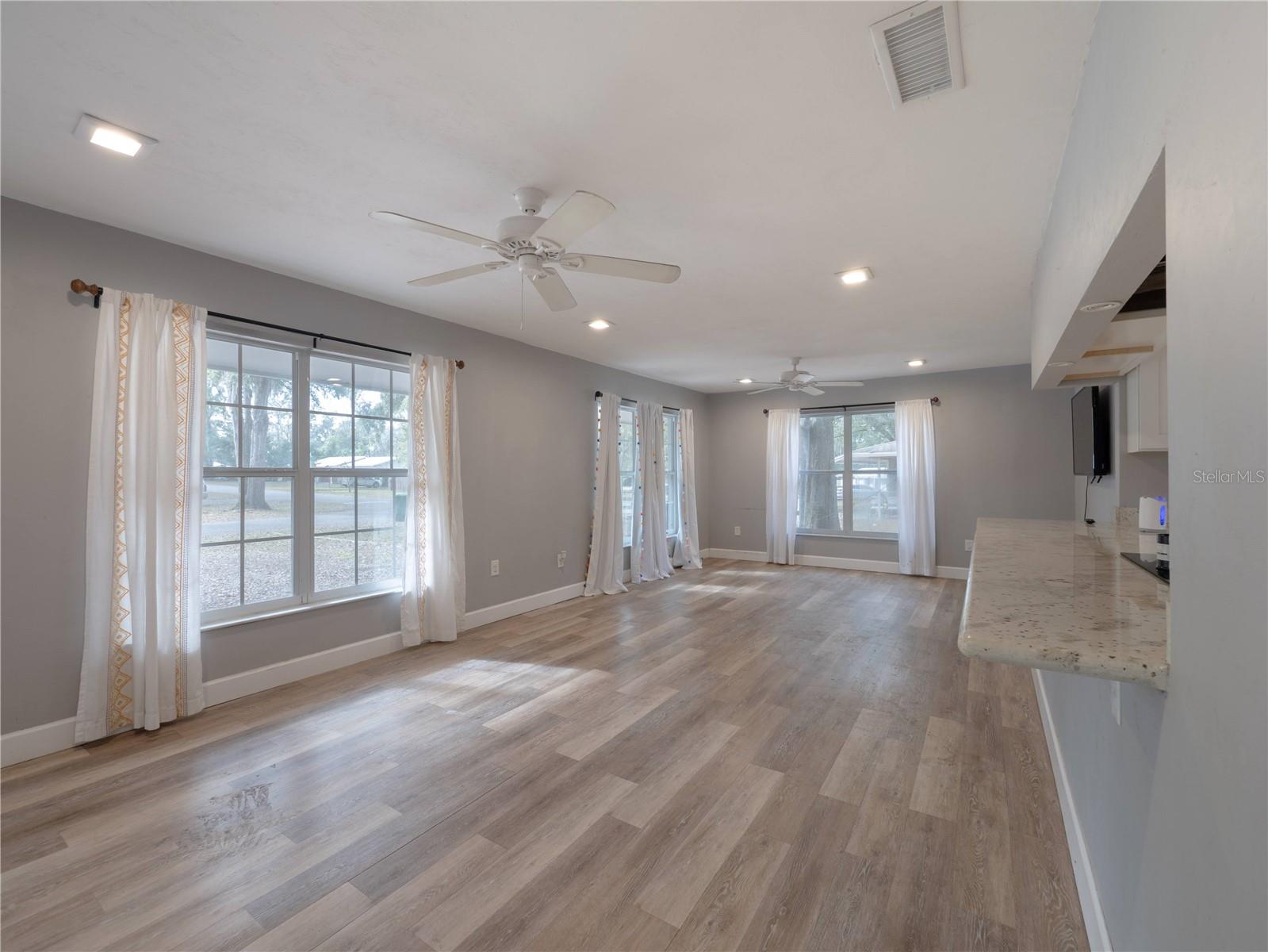 Image 4 of 26 For 26424 1st Avenue