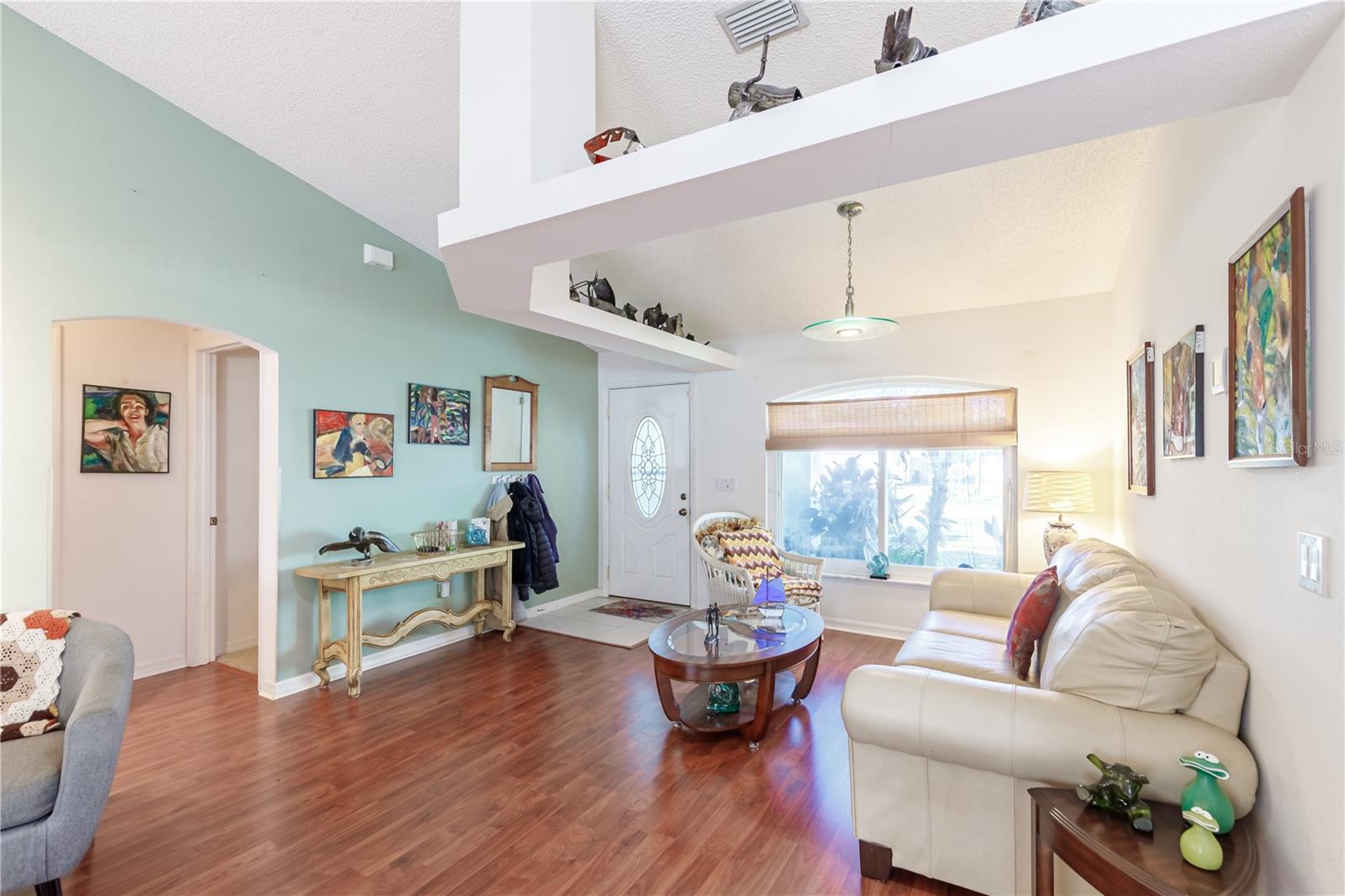 Image 10 of 49 For 3 Ryerton Place