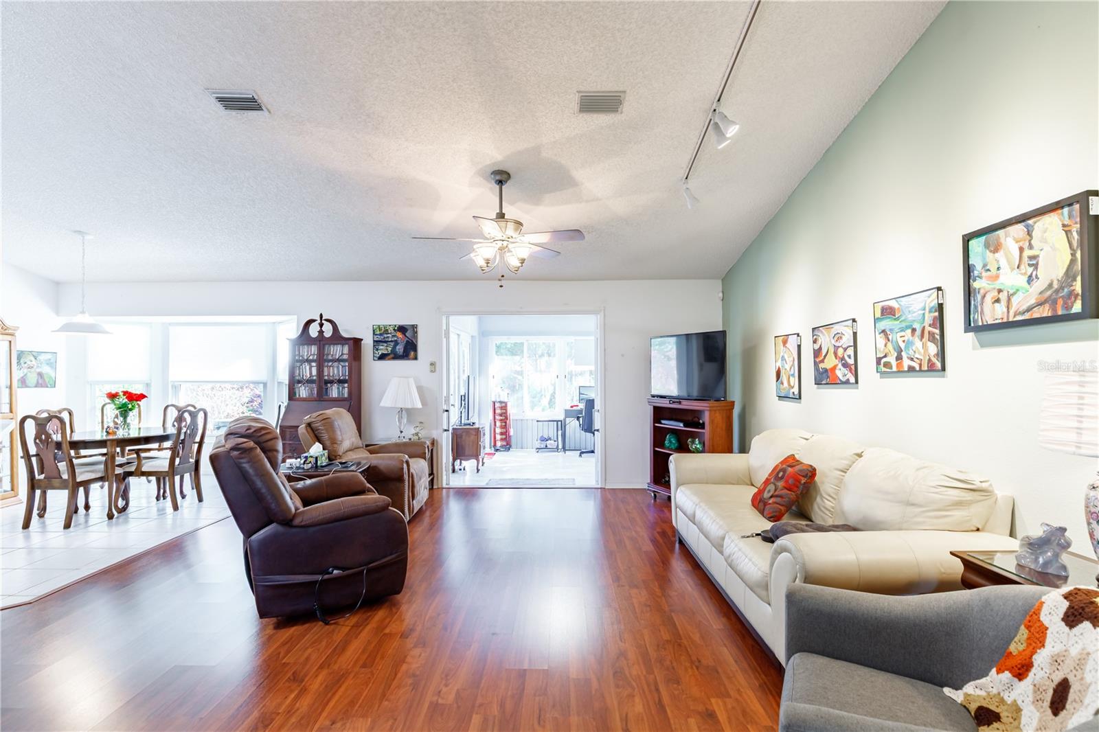 Image 13 of 49 For 3 Ryerton Place