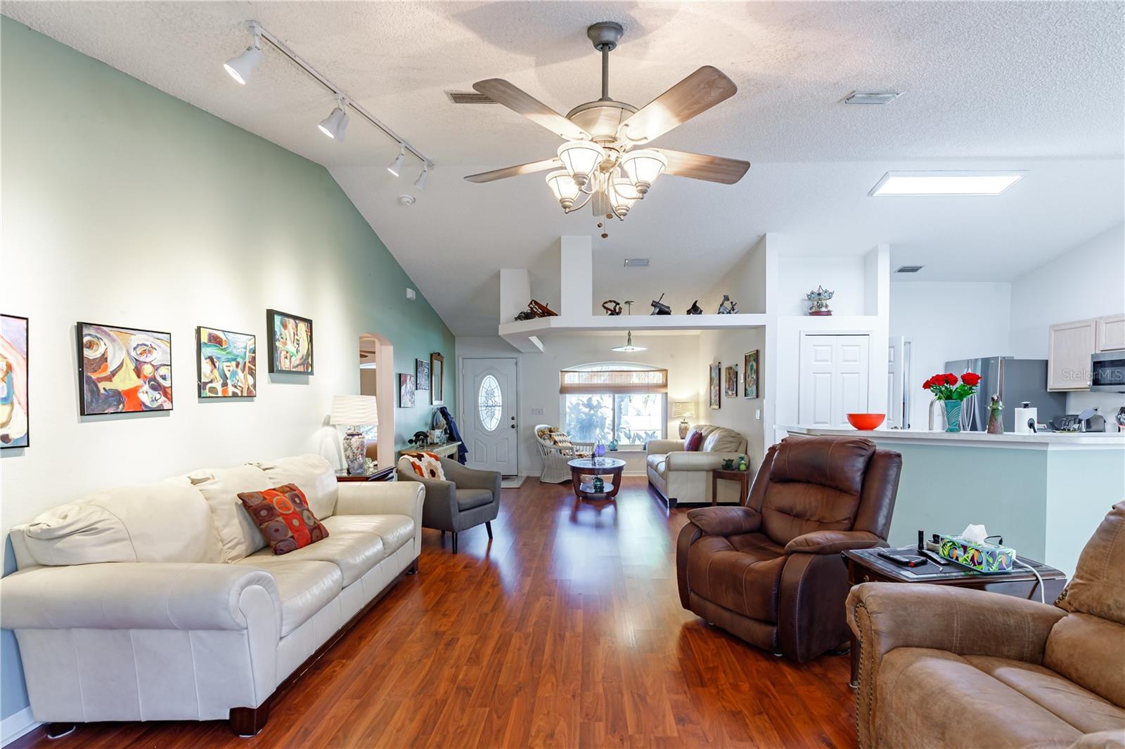 Image 15 of 49 For 3 Ryerton Place