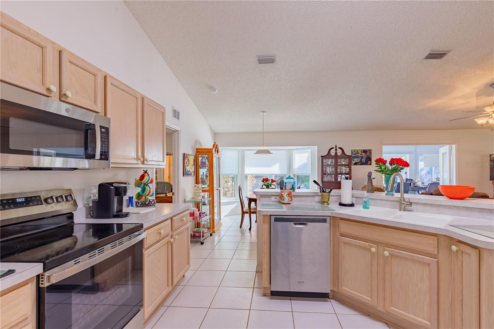 Image 16 of 49 For 3 Ryerton Place