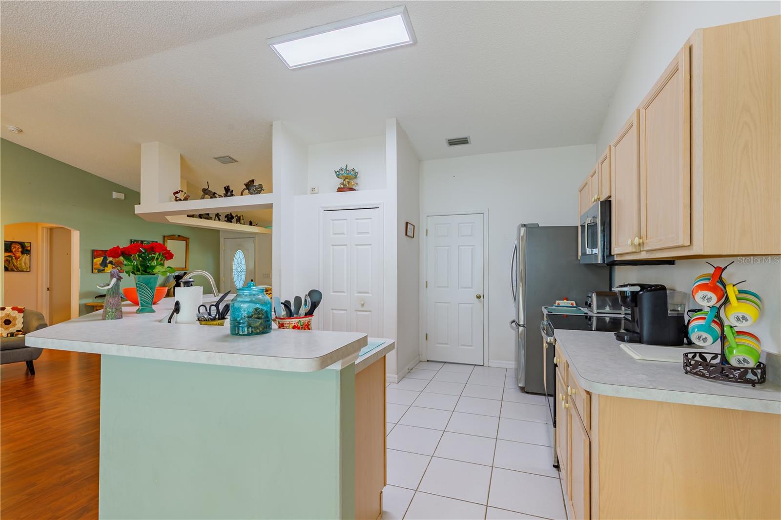 Image 18 of 49 For 3 Ryerton Place