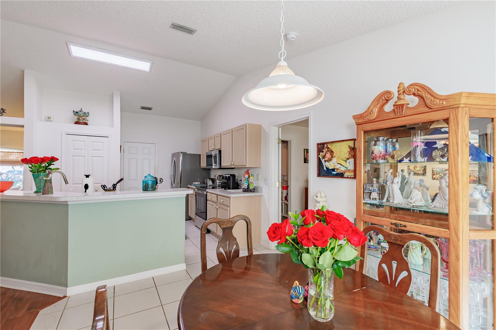 Image 19 of 49 For 3 Ryerton Place