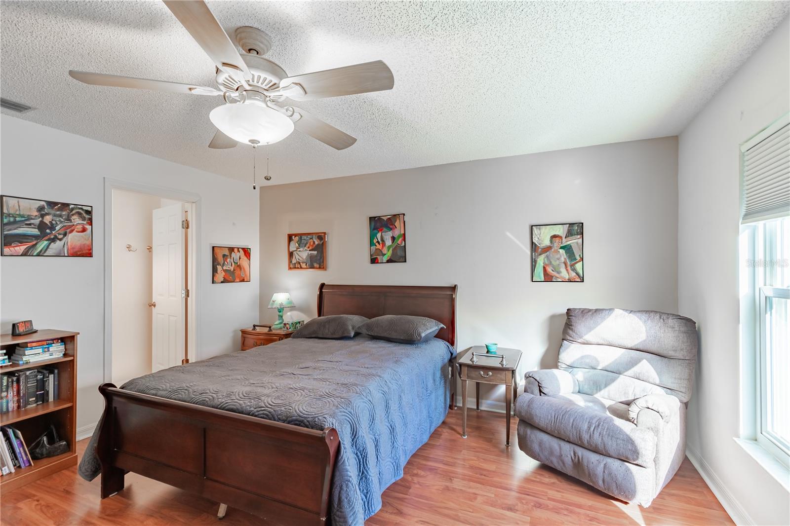 Image 23 of 49 For 3 Ryerton Place