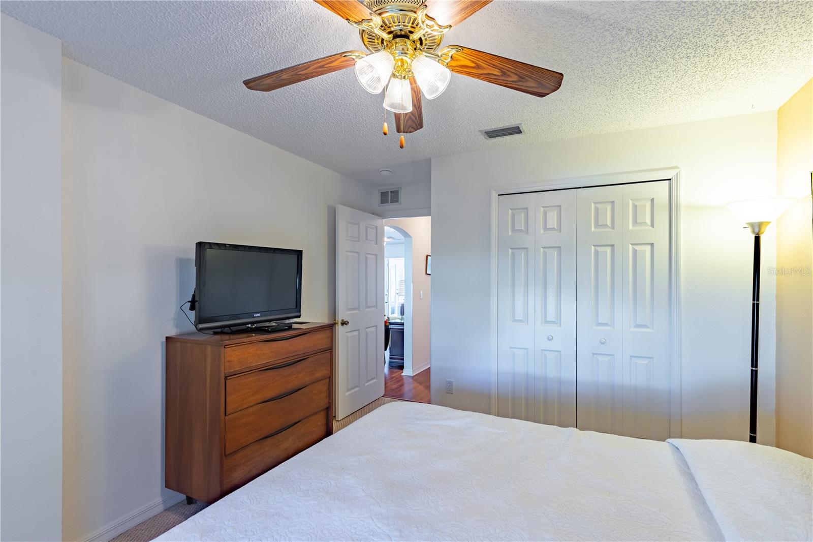 Image 28 of 49 For 3 Ryerton Place