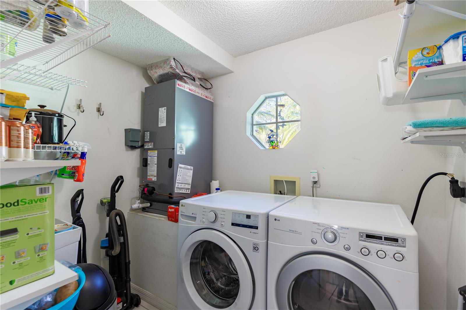 Image 36 of 49 For 3 Ryerton Place