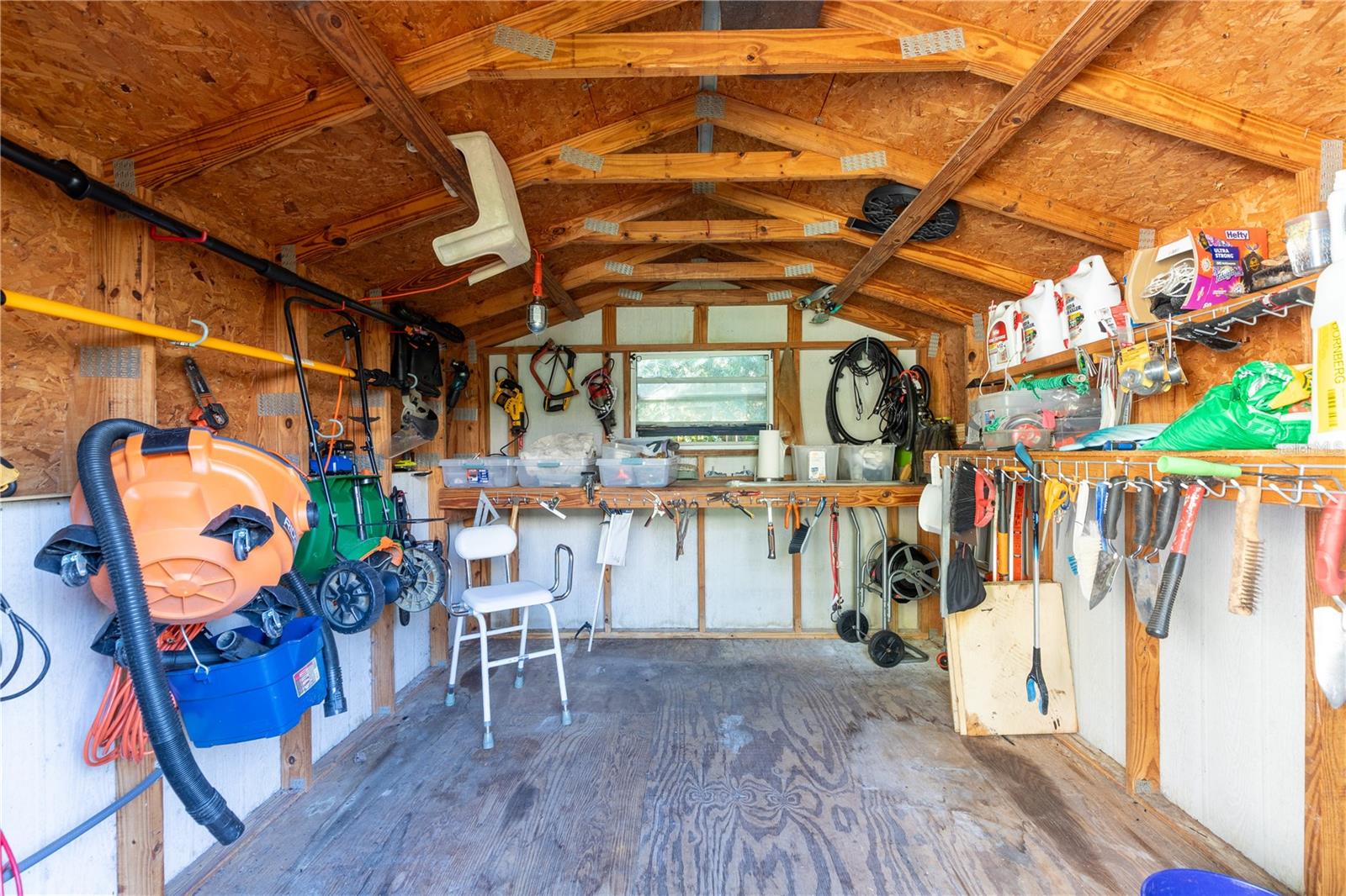 Image 40 of 49 For 3 Ryerton Place