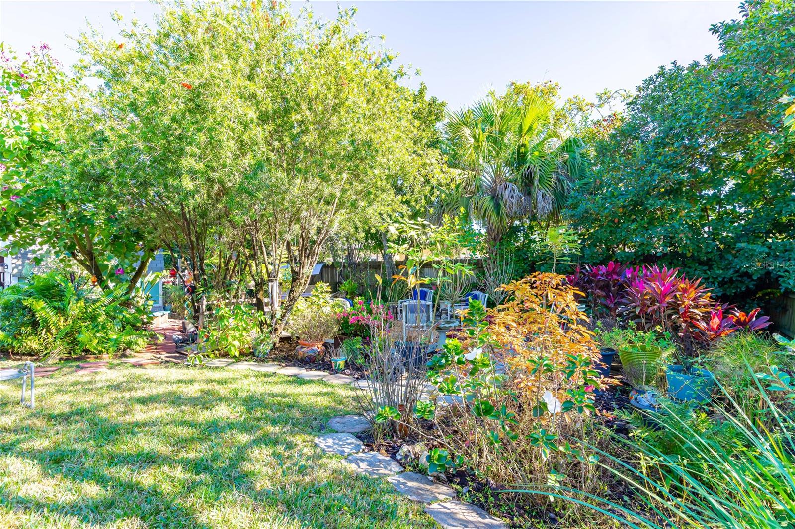 Image 44 of 49 For 3 Ryerton Place