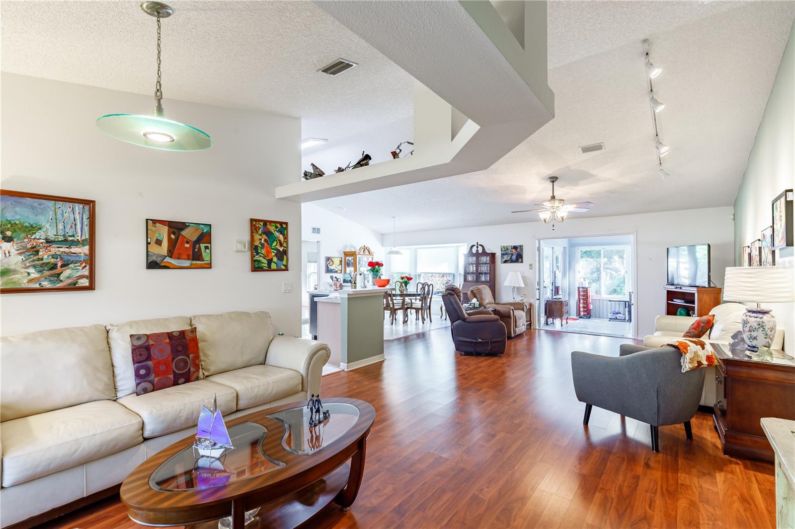 Image 8 of 49 For 3 Ryerton Place