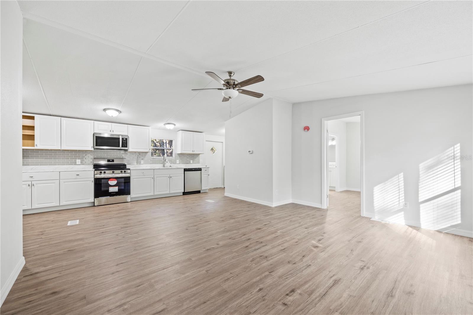 Image 3 of 45 For 1809 Rosemary Circle