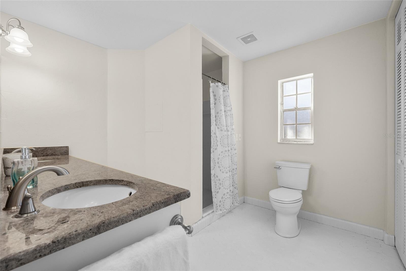 Image 17 of 31 For 2110 46th Street