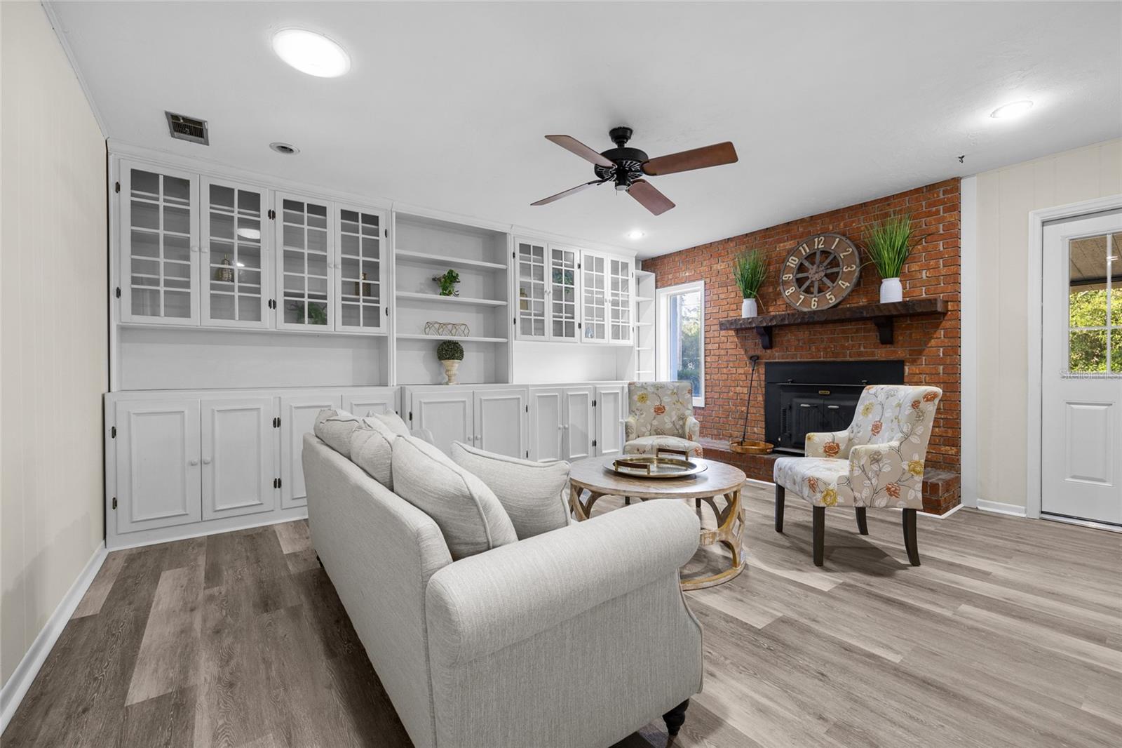 Image 3 of 31 For 2110 46th Street