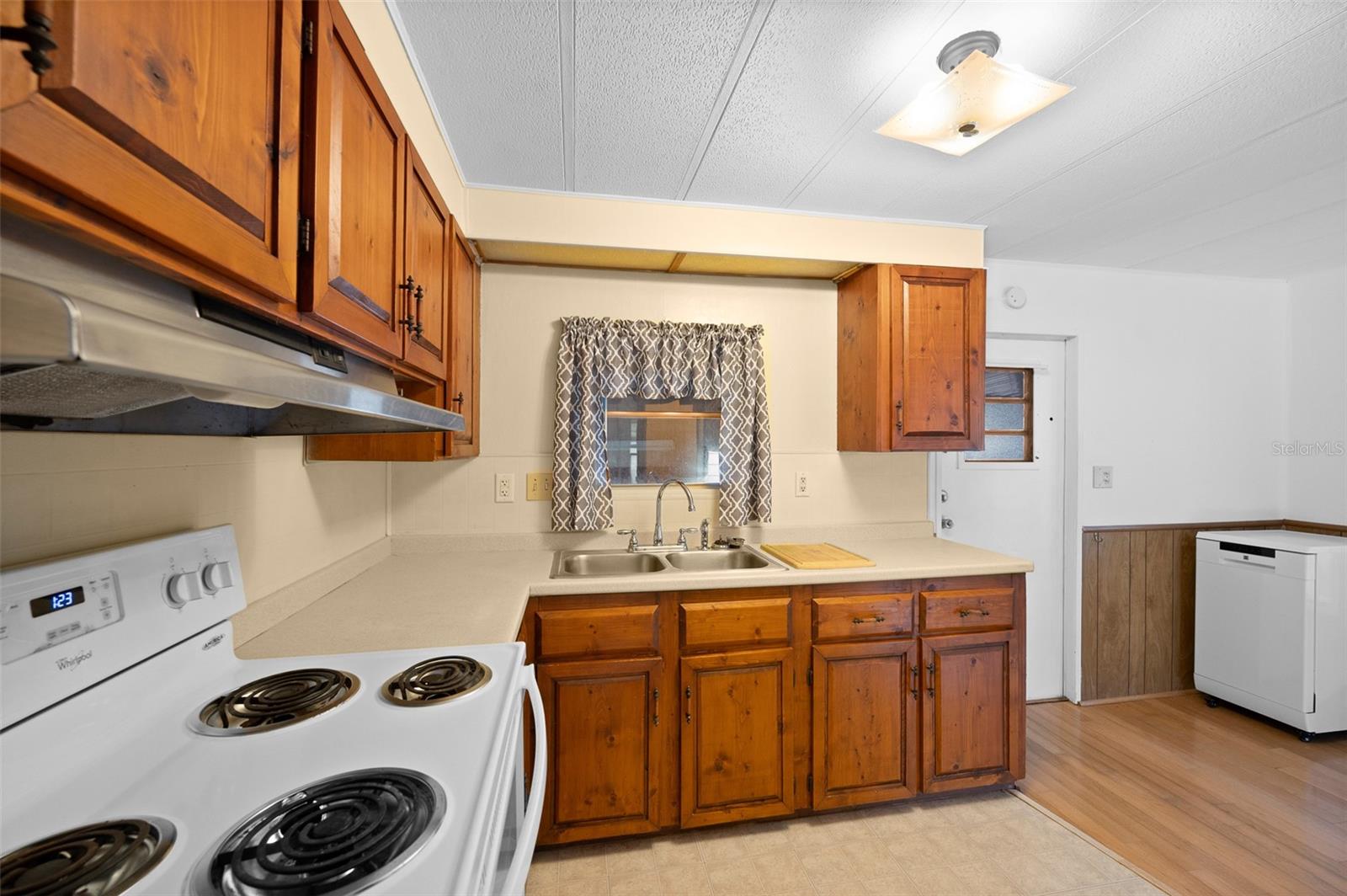 Image 5 of 34 For 8416 39th Circle