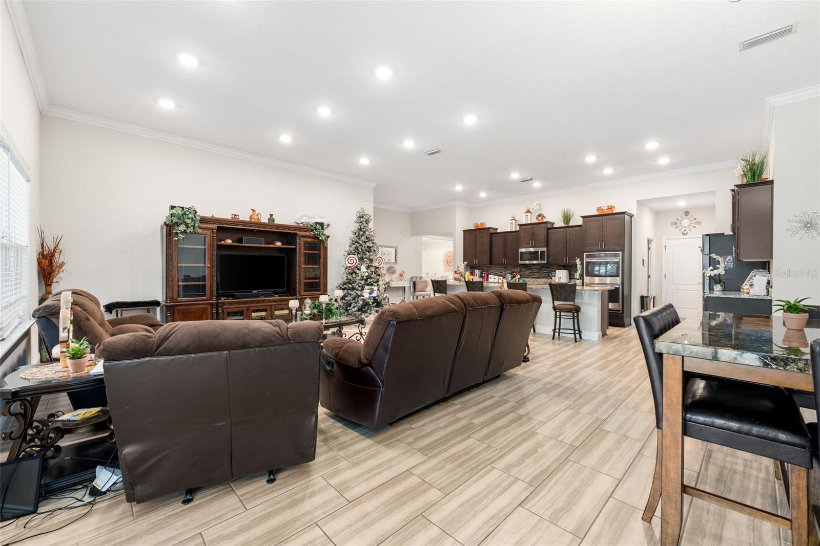 Image 16 of 45 For 5615 215th Terrace