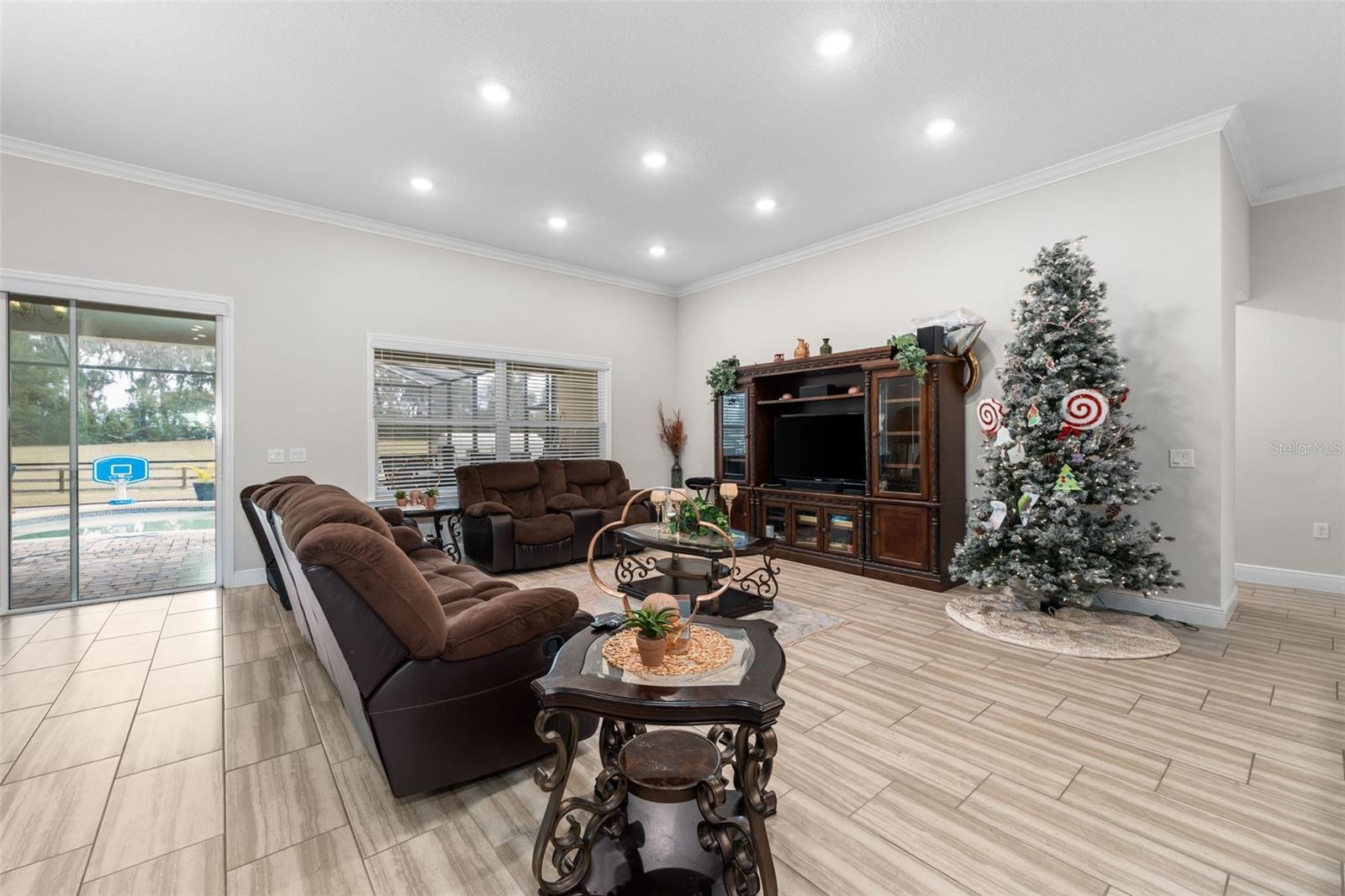 Image 20 of 45 For 5615 215th Terrace