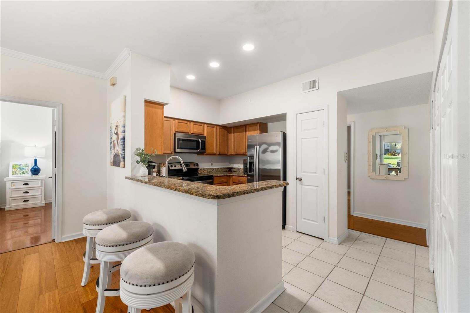 Image 12 of 36 For 10000 52nd Avenue 35