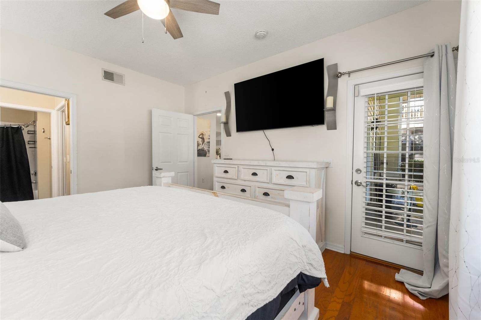 Image 15 of 36 For 10000 52nd Avenue 35