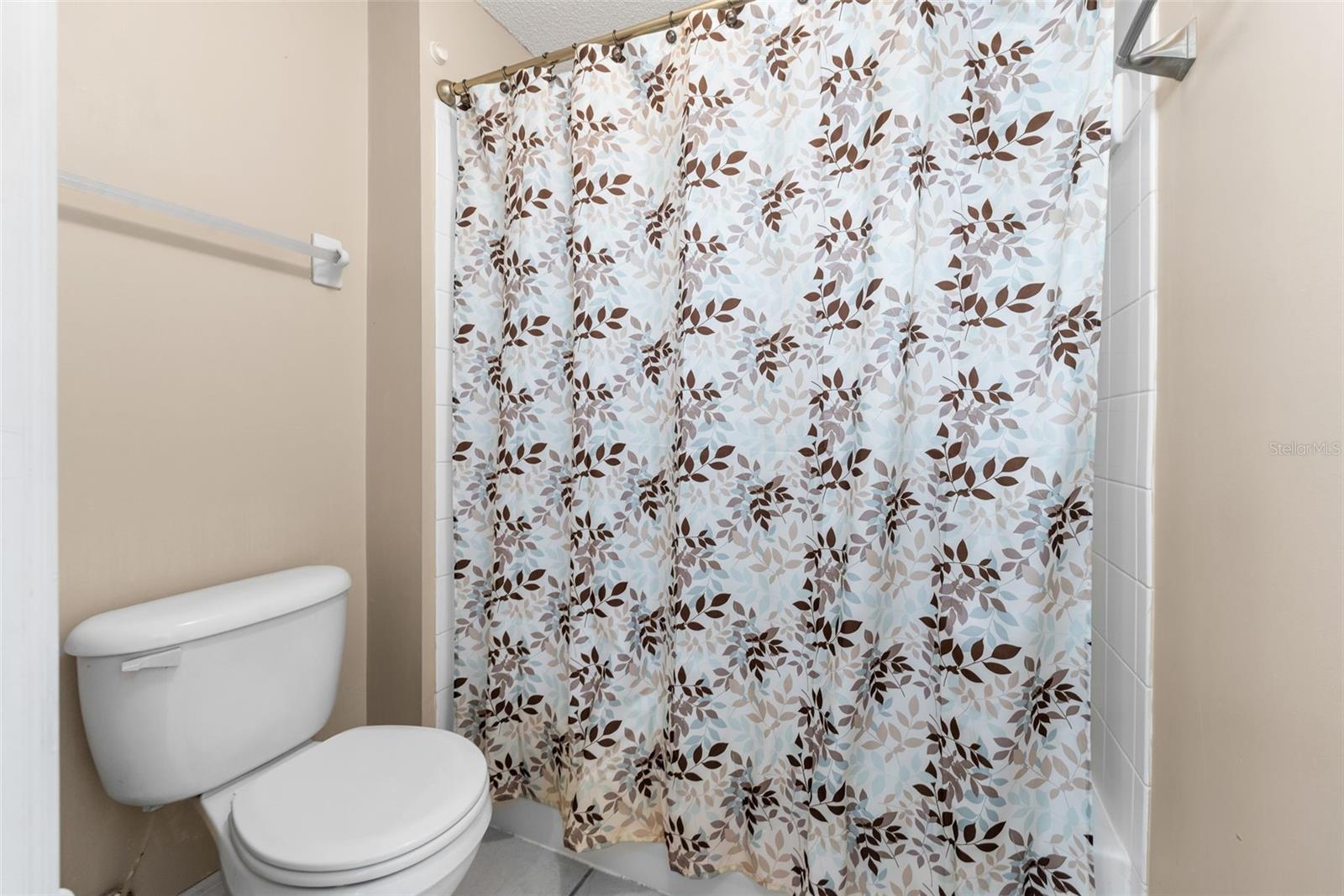 Image 23 of 36 For 10000 52nd Avenue 35