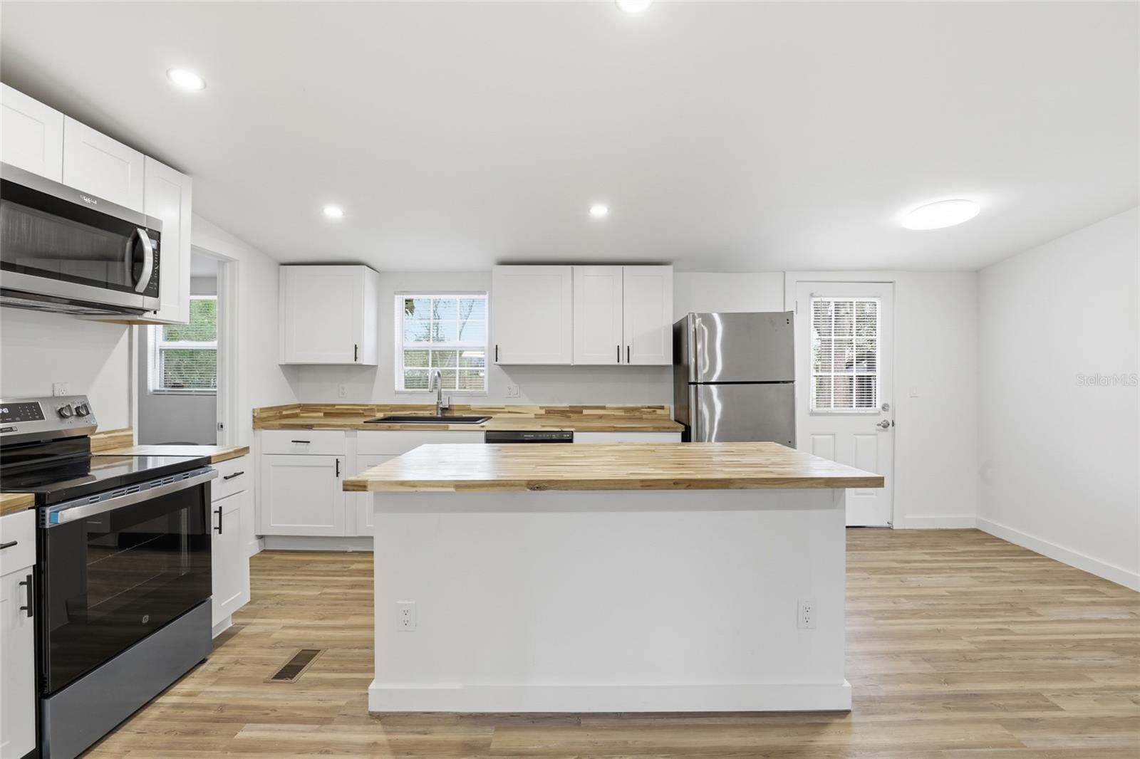 Image 14 of 21 For 9024 104th Terrace