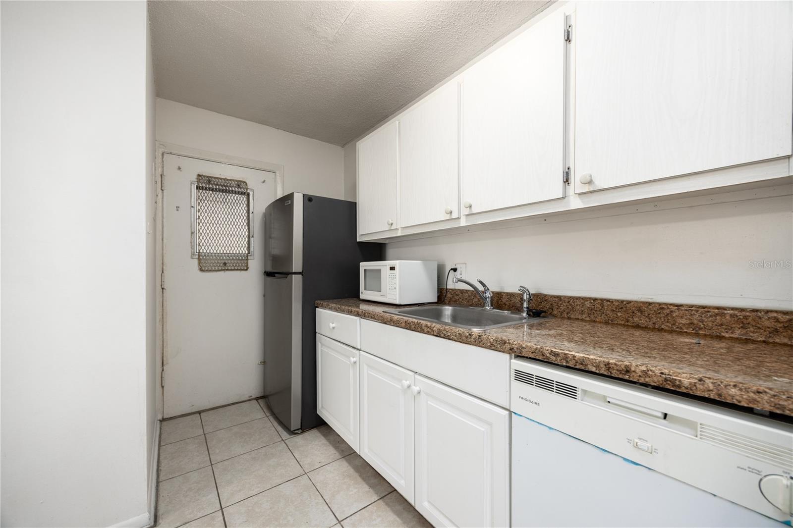 Image 13 of 24 For 1700 16th Court B27