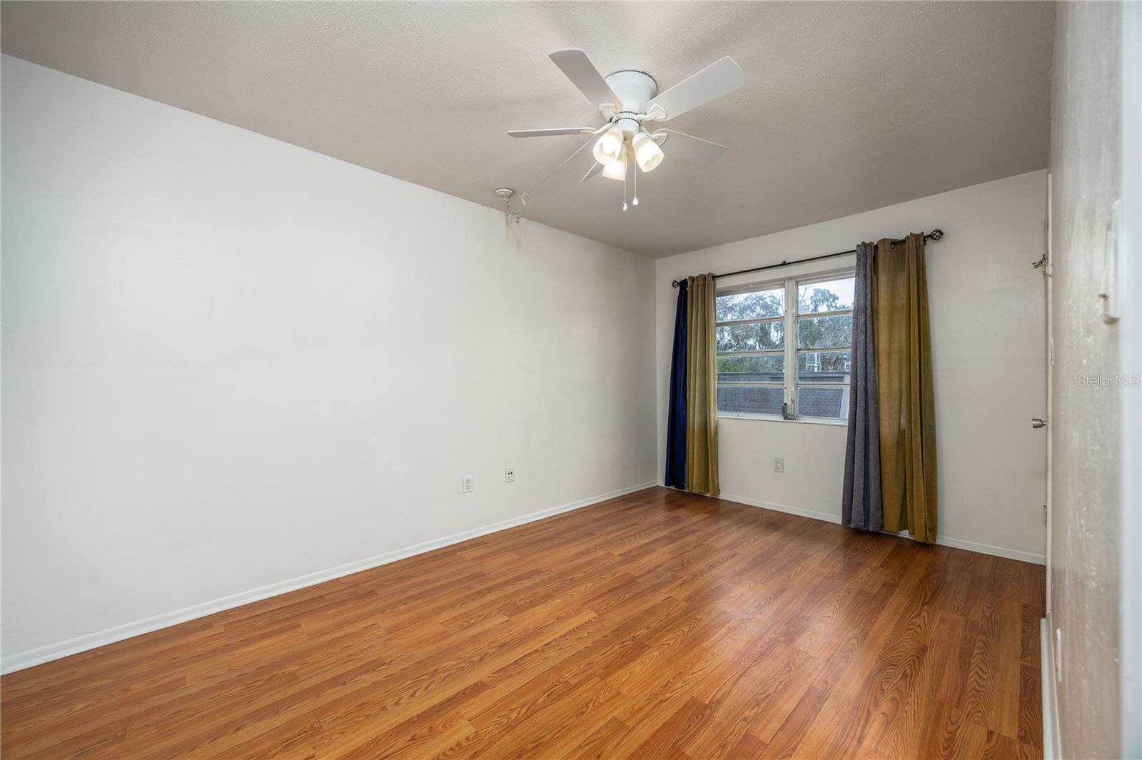 Image 15 of 24 For 1700 16th Court B27