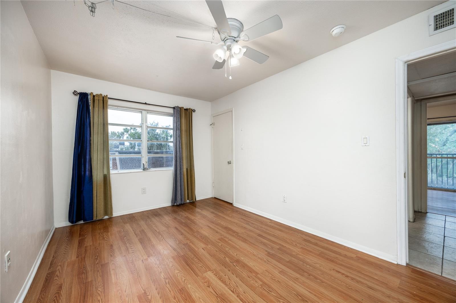 Image 16 of 24 For 1700 16th Court B27