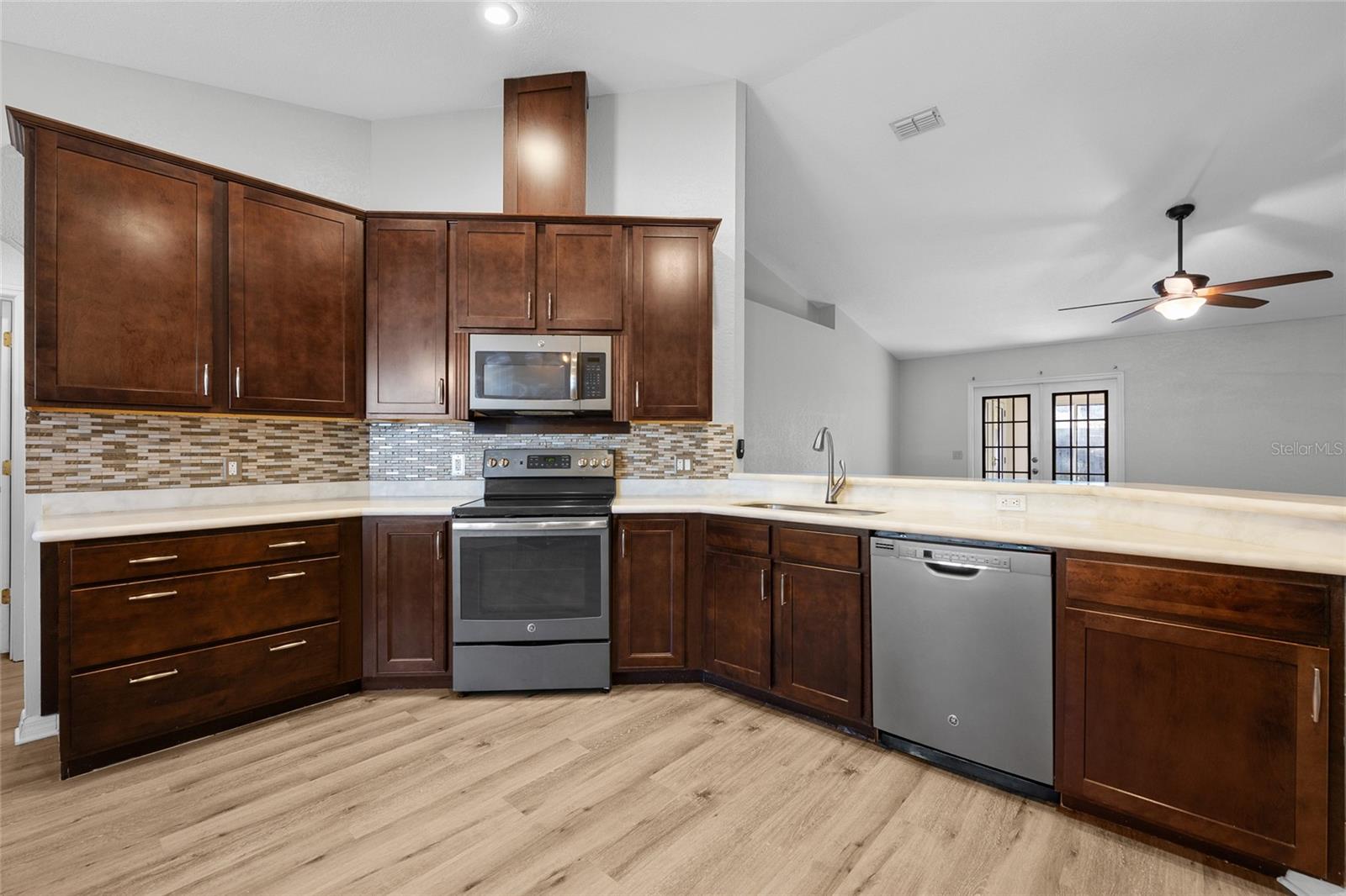 Image 12 of 31 For 25339 18th Avenue