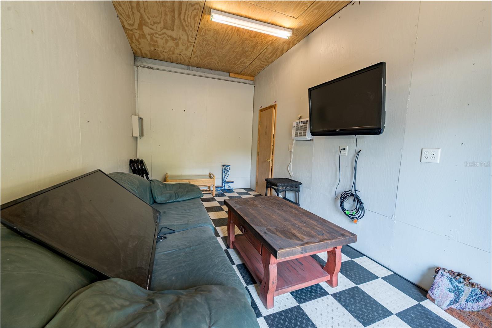 Image 31 of 80 For 6250 94th Lane