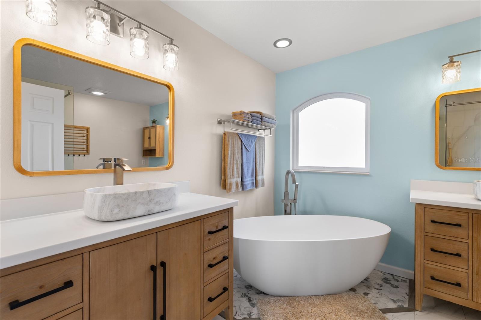 Image 33 of 48 For 1221 50th Street Court E