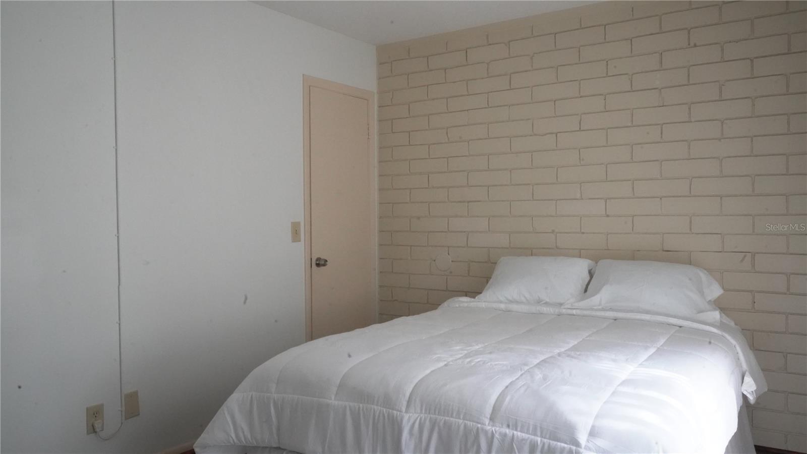 Image 10 of 21 For 1700 16th Court J-4