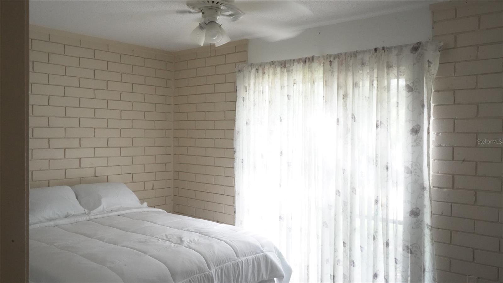 Image 11 of 21 For 1700 16th Court J-4