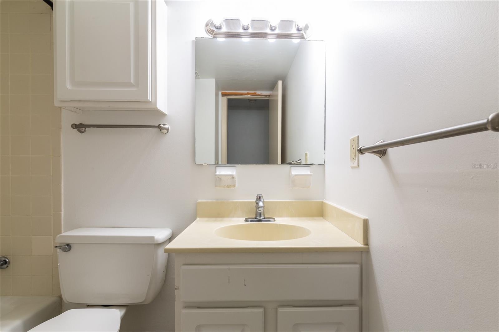 Image 9 of 21 For 1700 16th Court J-4