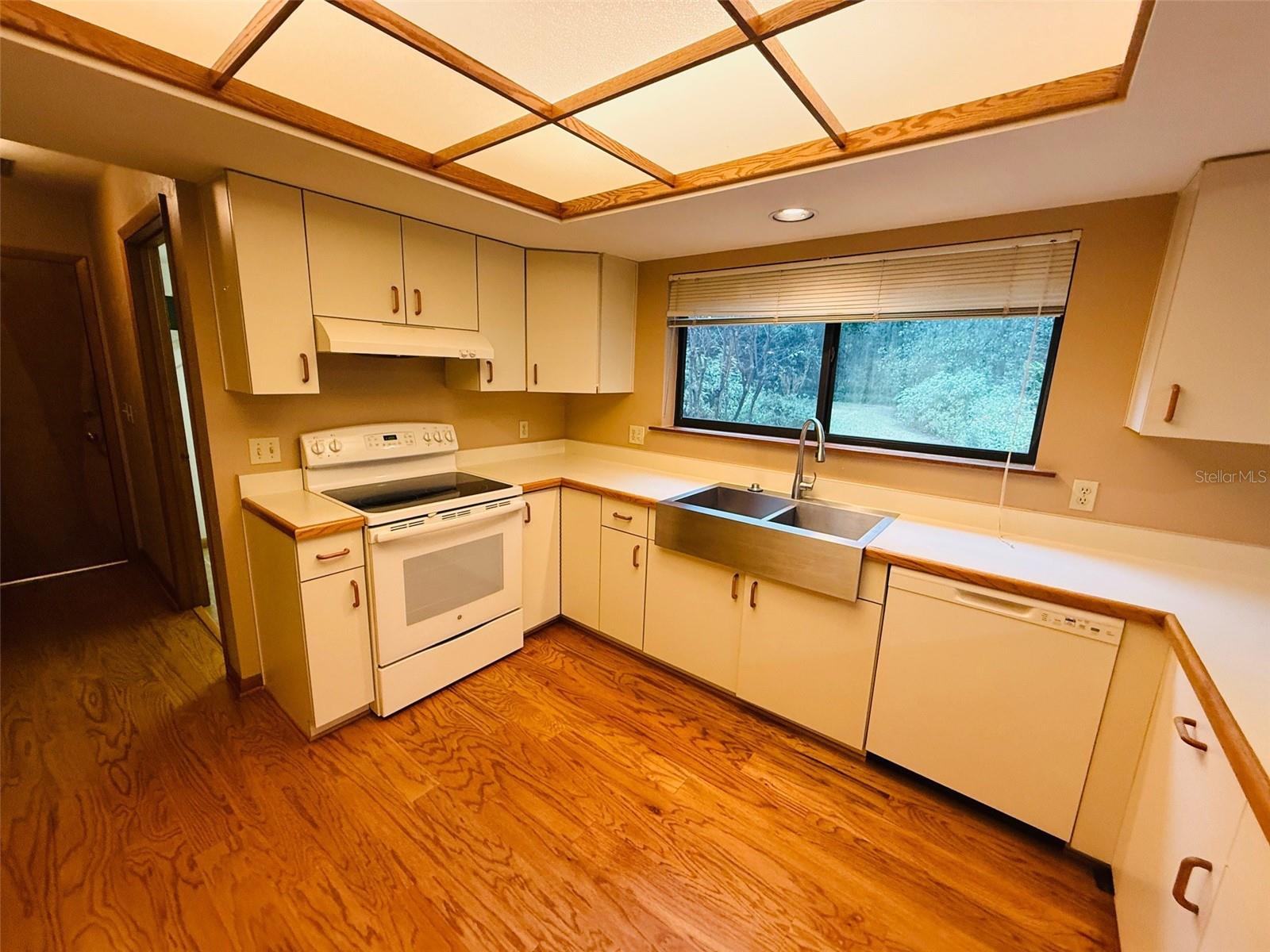 Image 8 of 24 For 2435 27th Place