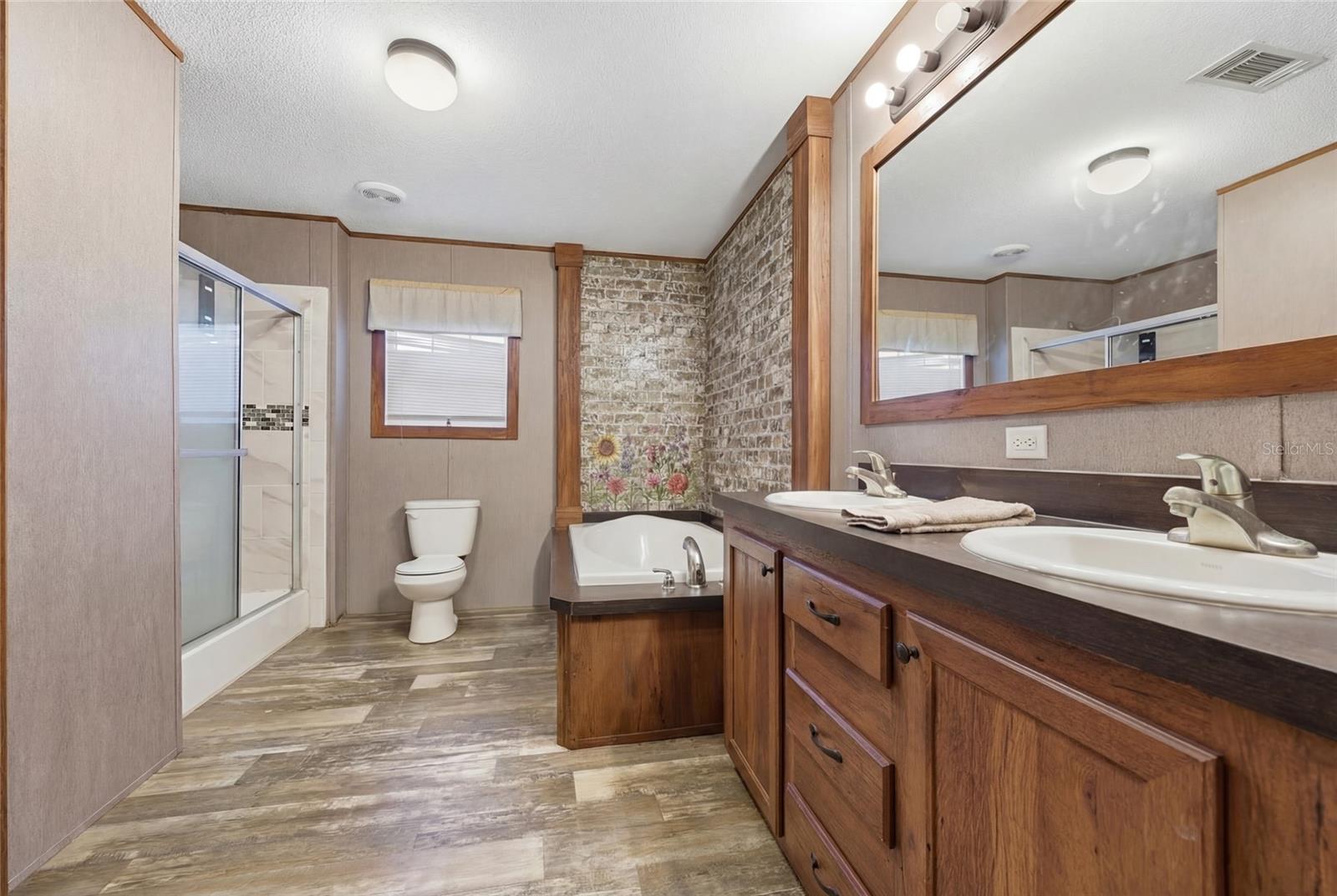 Image 11 of 23 For 317 Cumberland Street